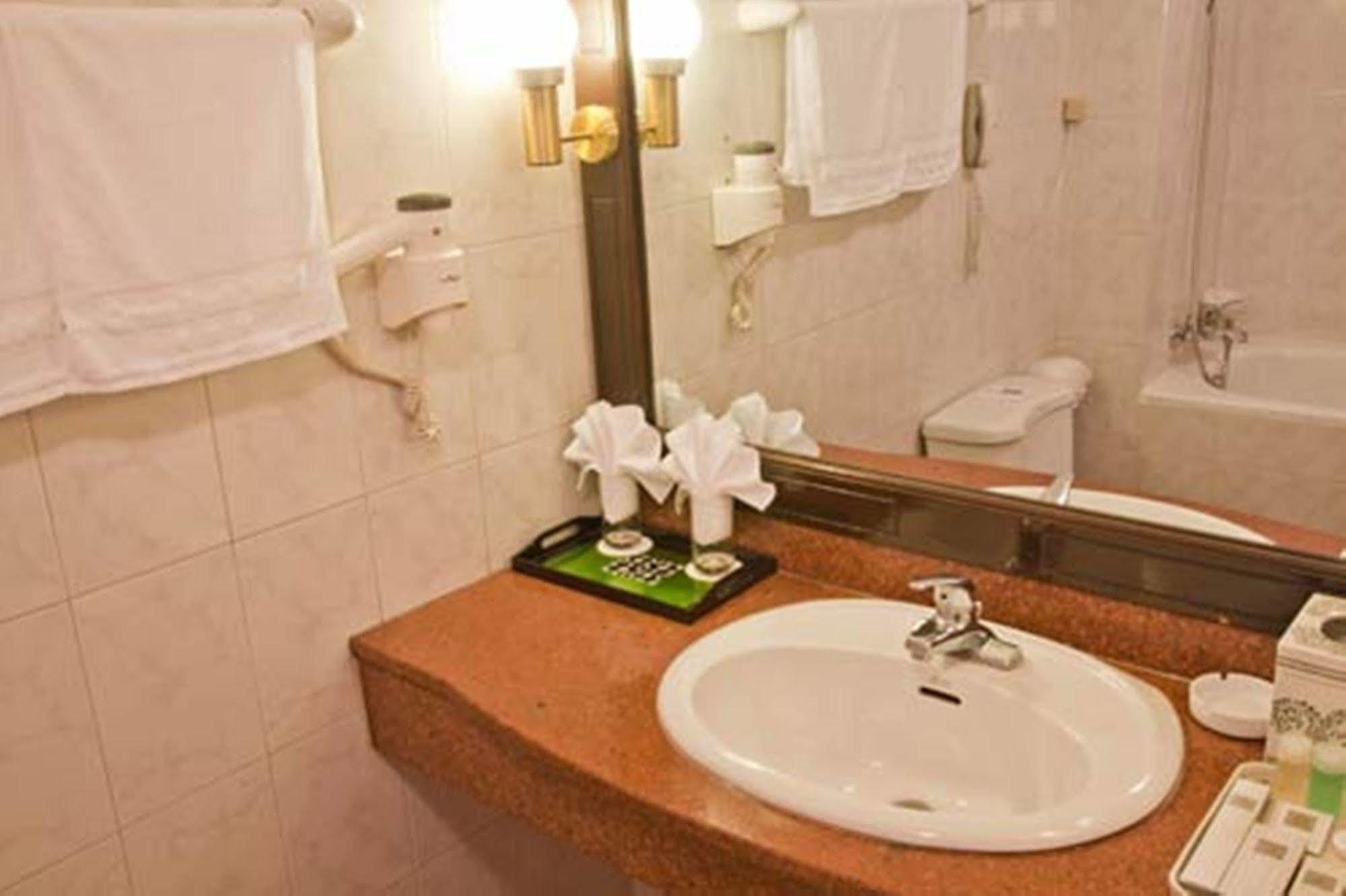 Green Park Hotel האנוי מראה חיצוני תמונה